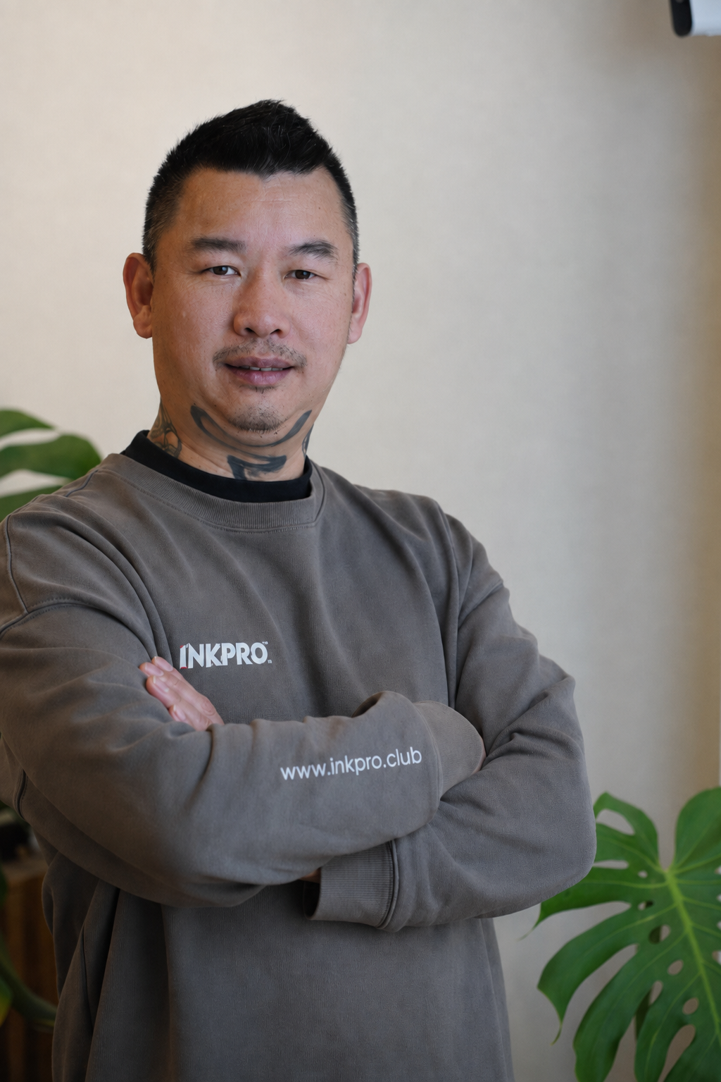 Han Xu connecting with tattoo artists